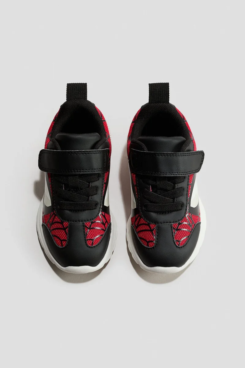 اتش اند ام حذاء رياضي مطبوع